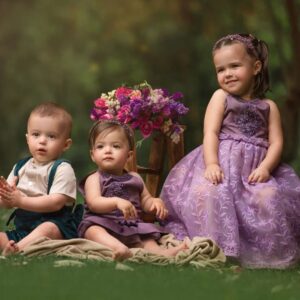 Claudia Álvarez Instagram - Mis babies... Los 3 son mis favoritos!! ❤️💙💚 #LosRovzAlvarez 

Gracias @massielmachucaphotography por éstas fotos tan hermosas, recuerdos que se quedan para siempre!!! Toda la familia te queremos mucho y amamos tu trabajo!!!