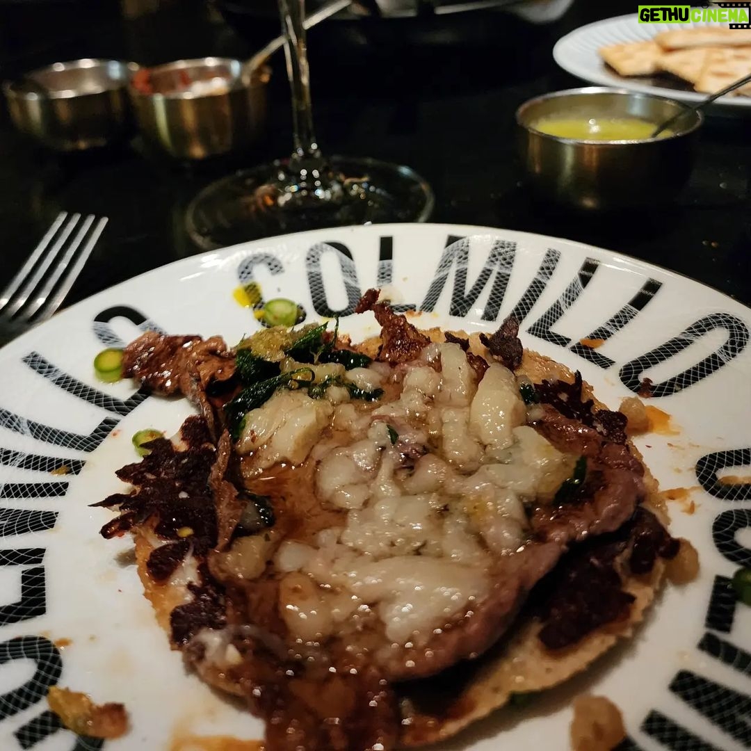 Claudia Álvarez Instagram - Date Night con éste guapo q me trae loquita de amor 🥰 @billyrovzar #TodaLaVidaTodosLosDias Colmillo Masaryk