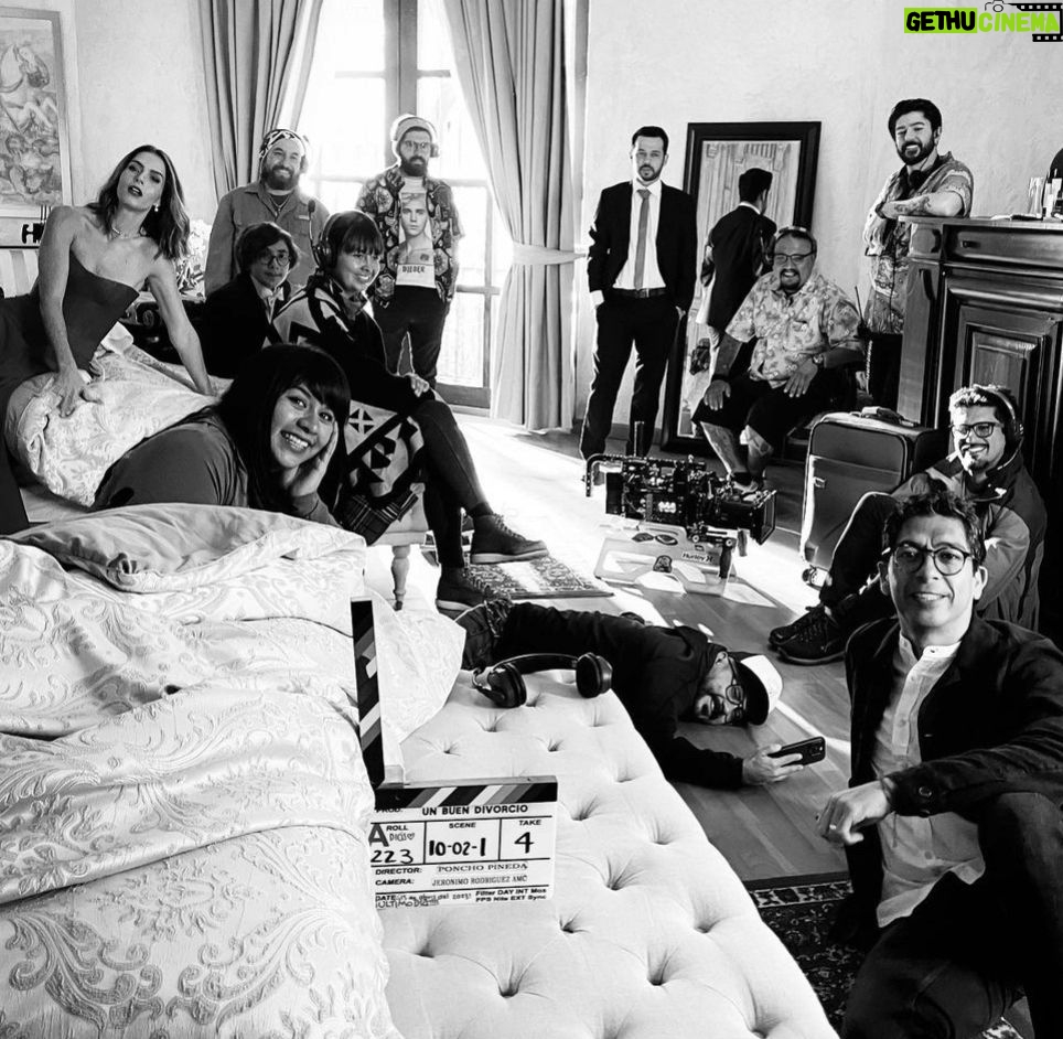 Claudia Álvarez Instagram - Que parte es la que más les está gustando de #UnBuenDivorcio ? Aquí les dejo varias fotos con el elenco y producción!!! La pueden ver en @vix