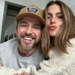 Claudia Álvarez Instagram - Mi @gustavoegelhaaf si si tienes esa energía cuando alguien te acaba d conocer de querer estar cerca de ti, magnetismo puro de talento y alma que me hace sentir muy afortunada de haber compartido UN BUEN DIVORCIO contigo! Hiciste mis días en set y fuera de el hermosos, me retaste, me cuidaste, logramos crear magia y hoy te admiro más y más por ser el sueño de compañero que cualquiera le gustaria tener! Gracias por tu generosidad y por siempre estar dispuesto a dar lo mejor, te he aprendido tanto que quiero seguir aprendiendote toda la vida!!! Quieres ser mi amigo para siempre??? I love you mi Gus hermoso POR MUCHOS PROYECTOS JUNTOS 🥰