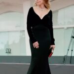 Claudia Gerini Instagram - Un’emozione immensa! 🤩 Proiezione ufficiale del film “L’ordine del tempo”. Per me è stato un privilegio essere stata diretta dalla grande Liliana Cavani. 🙏🏻 Abito: @luisaspagnoli #ad Gioielli: @leopizzoofficial Stylist: @valeriajmarchetti Press: @upgradeartist Make-up: @simonebellireal Hair: @rdarobertodantonio #BiennaleCinema2023 #Venezia80 #redcarpet Lido di Venezia