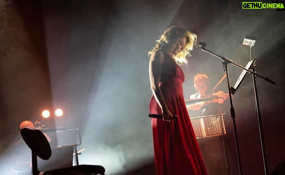 Claudia Gerini Instagram - @solisstringquartet ieri al teatro Diana di Nocera inferiore “Qualche estate fa” #francocalifano #califfo Nocera Inferiore