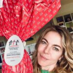 Claudia Gerini Instagram - Da 30 anni ogni uovo AIL custodisce un sogno che insieme possiamo far realizzare. Il 24, 25 e 26 marzo nelle piazze italiane scegli le uova di Pasqua AIL e sostieni la ricerca contro leucemie, linfomi e mieloma. Aiutaci a costruire un futuro per i pazienti e le loro famiglie. Scopri dove trovare il tuo uovo di cioccolato su www.ail.it #UovaAIL23 #30annidiUova #maipiùsognispezzati