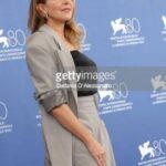 Claudia Gerini Instagram - Conferenza stampa del film L’ordine del tempo di Liliana Cavani al festival di Venezia. Da domani in tutti i cinema, un film che emoziona , diverte, incanta e ci fa capire quanto è prezioso te ogni giorno che viviamo. Grazie a @simonebellireal @valeriajmarchetti @rdarobertodantonio @labiennale @alessandrovigilante @leopizzoofficial #ad