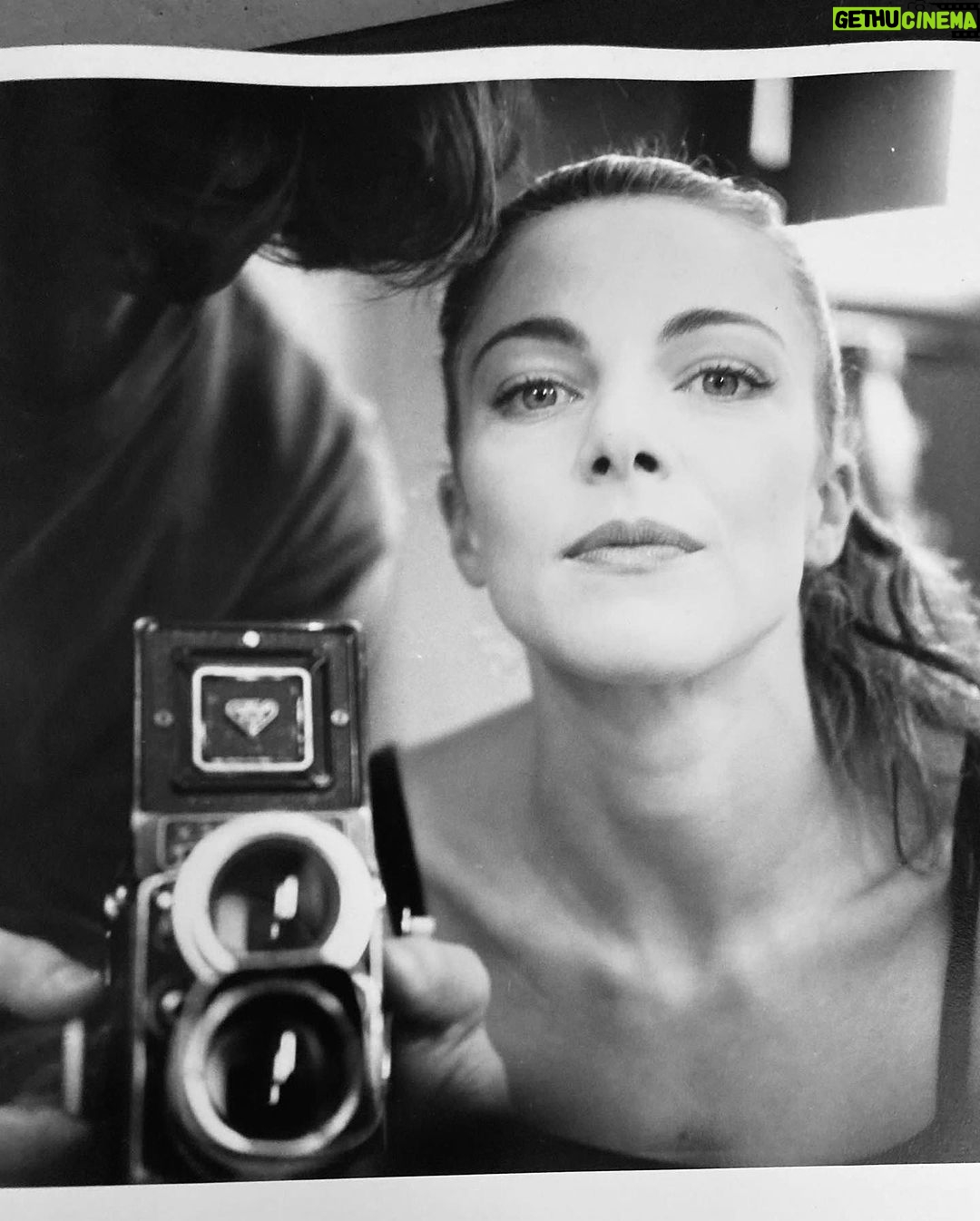 Claudia Gerini Instagram - Photo shoot per lo spettacolo “Closer”anno 2000 regia di @luca.guadagnino 2 foto del mio amico meraviglioso creativo e talentuoso fotografo @fabio_lovino_