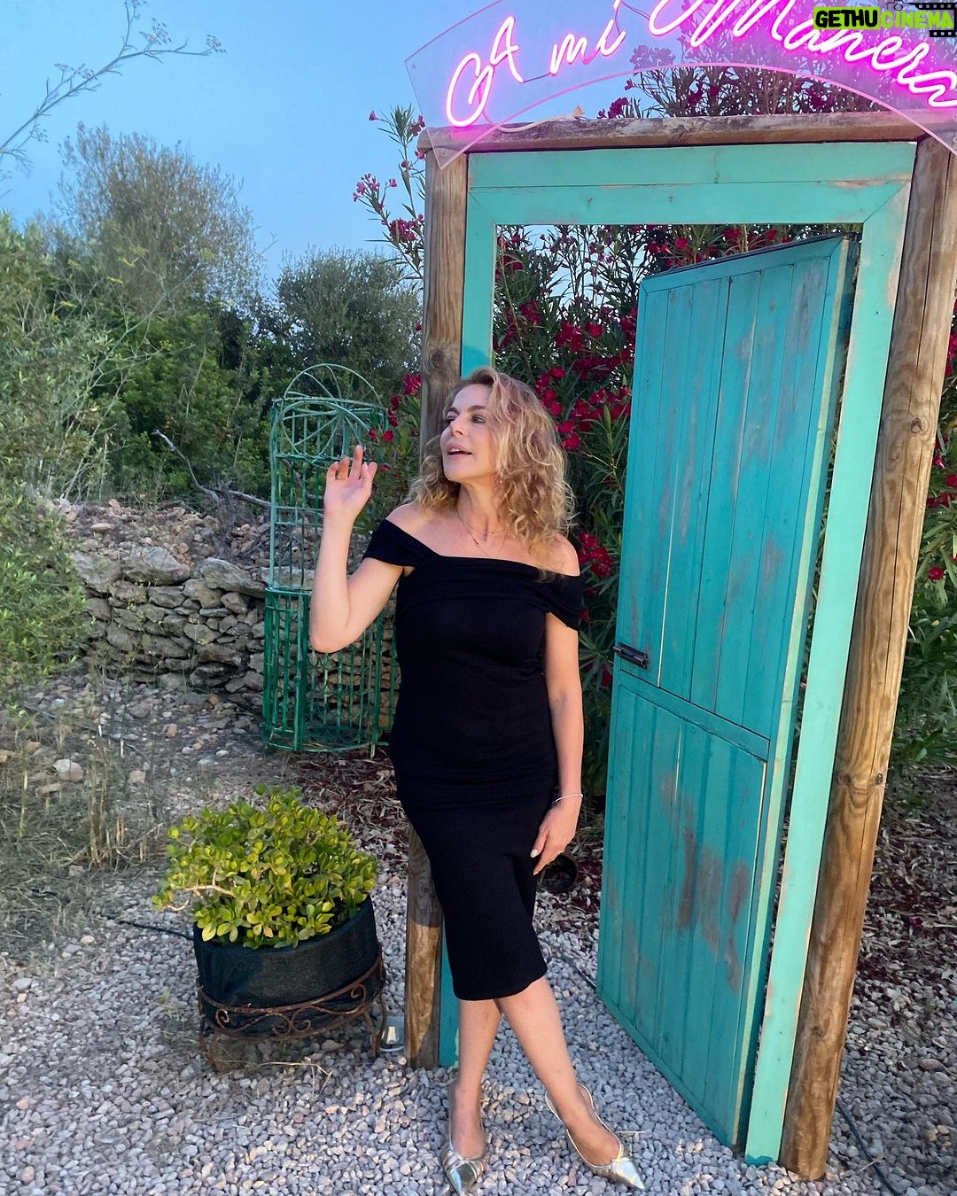 Claudia Gerini Instagram - @elenasantarelli una fotografa eccezionale ❤️a mi manera…. Una filosofia di vita #friends