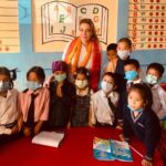 Claudia Gerini Instagram - Da anni supporto @Helpcode. Con loro sono stata in Cambogia e in Nepal. Ho visitato le scuole, i villaggi nei quali l'ONG interviene e ho conosciuto Vas Kob Hai, la bimba che sostengo a distanza. Oggi voglio parlarvi di un altro tipo di supporto che a noi non costa davvero nulla: il 5*1000 a Helpcode. Fatelo per una famiglia in Mozambico che, grazie alla vostra firma, potrà mandare suo figlio a scuola. Fatelo per una ragazza, in Cambogia, che riceverà una bicicletta grazie alla quale non salterà più nemmeno un giorno di lezione. Con il vostro 5*1000 a Helpcode sostenete l'educazione, la salute fisica e il benessere mentale di tanti bambini. Scegliete come me di portare un sorriso nella vita di bambine e bambini. Serve solo una firma e il codice fiscale di #Helpcode: 95017350109 Grazie!