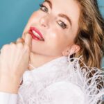 Claudia Gerini Instagram - @deluge_mag ⭐️strike a pose⭐️for @fabcestari 🤙🏼 #piumedistruzzo #whitemood