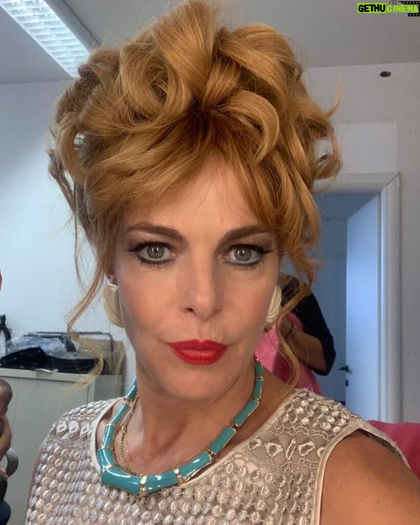 Claudia Gerini Instagram - La signora Morel! Preparazione sul set di Diabolik!😘⭐️ @mmanetti #strawberryblonde #cinema #actress