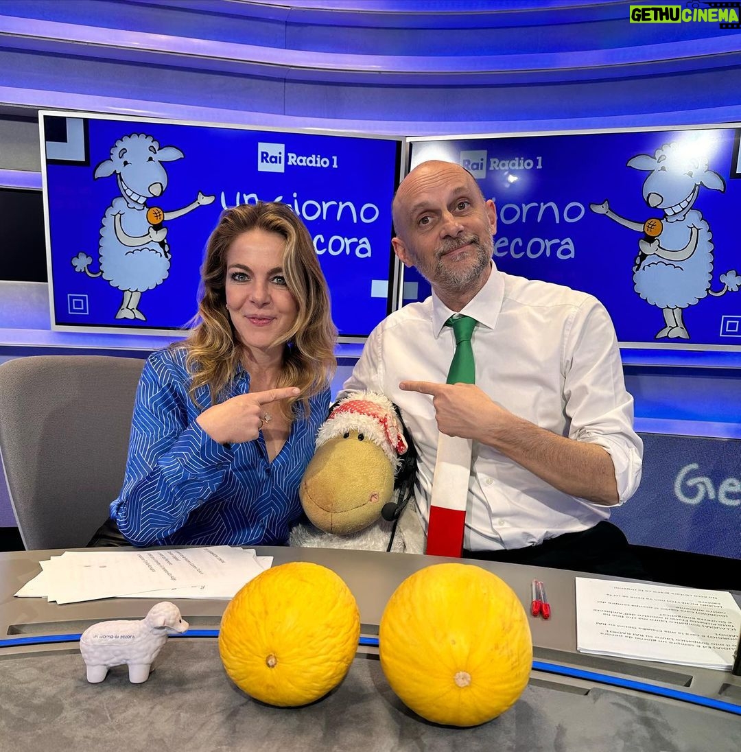 Claudia Gerini Instagram - Oggi conduttrice per un giorno, insieme al nostro @simpaticolauro c’è proprio lei: Claudia Gerini.