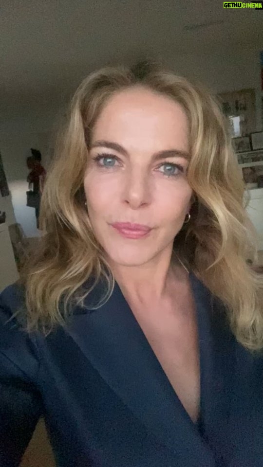 Claudia Gerini Instagram - Curiosi di scoprire di più sulla vita di Emma? #Tapirulàn stasera alle 21.15 su Sky Cinema Due