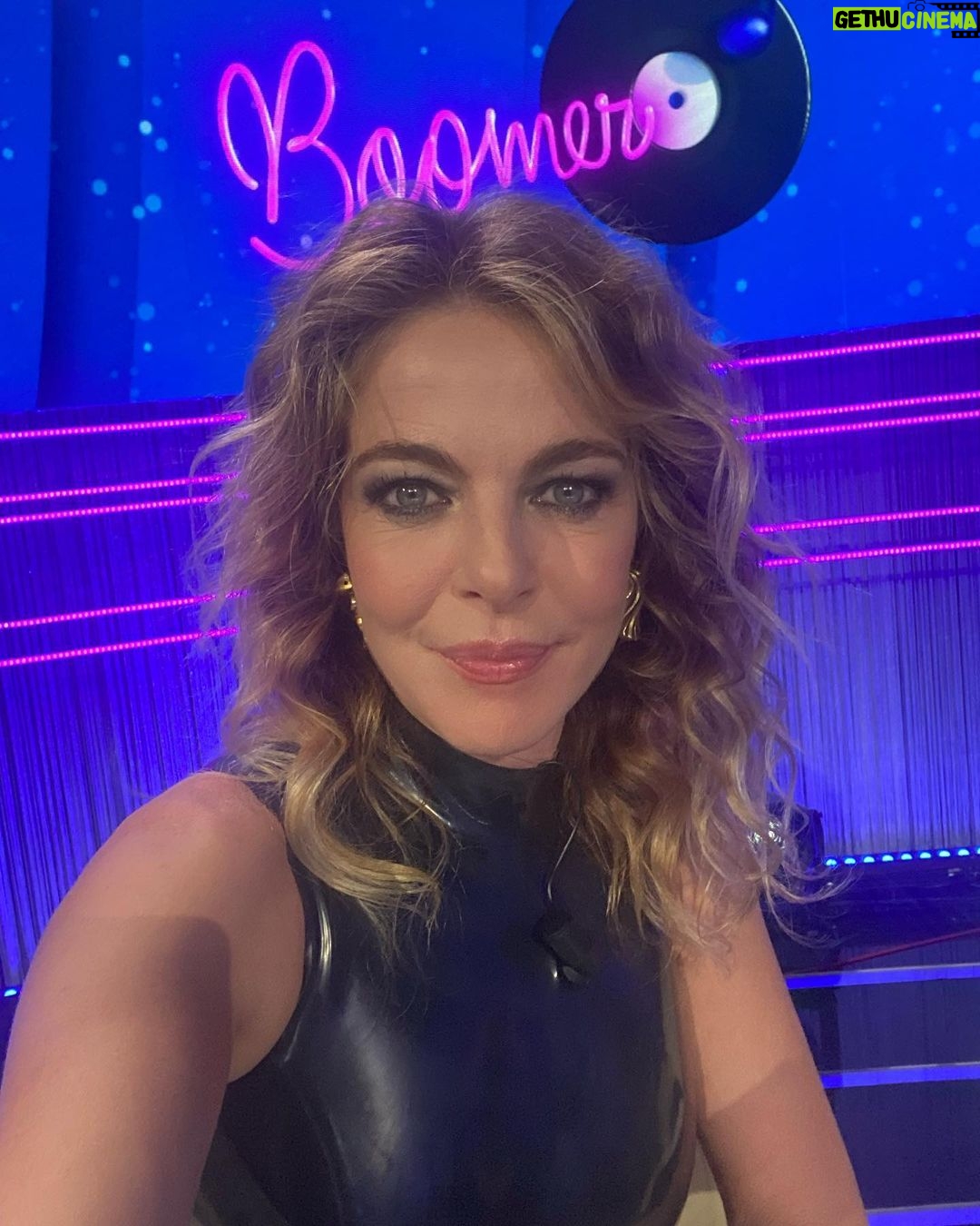 Claudia Gerini Instagram - Debutto di #boomerissima !👏🏼👏🏼👏🏼@instarai2 ✨🎉brava Alessia🫶🏻❤️🥰stupenda padrona di casa , sicura , accogliente e sorridente🤩grazie !!🙏 @lucatommassinidreamer e bravi noi boomer che abbiamo vinto👏🏼👏🏼👏🏼👏🏼👏🏼👏🏼 ROMA - città eterna
