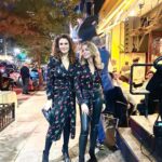 Claudia Gerini Instagram - #happybirthday #sister ❤️ the best is yet to com,e😎3️⃣👻 #newyork 🙊la sigaretta vuole essere un atteggiamento con tendenza al”trasgressivo”per evocare la “street night life “, ovviamente in modalità ironica e giocosa ( o almeno questo era l’intento), mi scuso se ho offeso e se questo messaggio abbia potuto istigare le persone a prendere abitudini sbagliate.🙂😉 West Village
