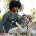 Claudia Gerini Instagram - Il Ragazzo e la Tigre 🐅 da stasera al cinema #medusafilm #sunnypawar #ilragazzoelatigre #brandoquilici #tigersnest Nepal