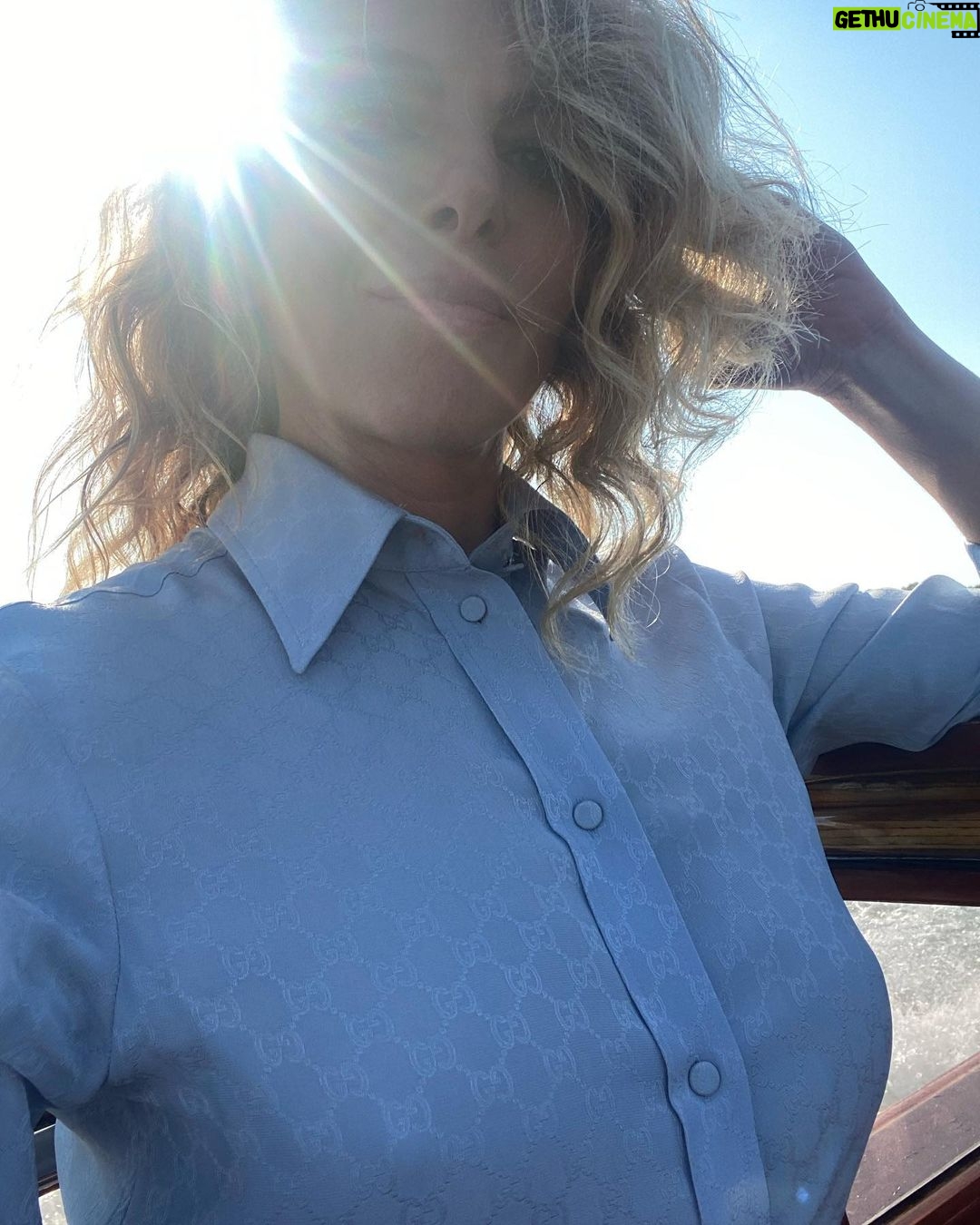 Claudia Gerini Instagram - Perché a Venezia ci si sente sempre un po’ speciali….#venezia79 @labiennale