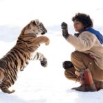 Claudia Gerini Instagram - Il Ragazzo e la Tigre 🐅 da stasera al cinema #medusafilm #sunnypawar #ilragazzoelatigre #brandoquilici #tigersnest Nepal