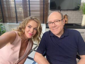 Claudia Gerini Instagram - Io e Carlo insieme siamo una forza! Quante cose rappresenta per me quest’uomo… Prima mi ha fatto morire dal ridere per anni con i suoi film, poi sono diventata la sua Jessica, la sua Iris e la sua Enza Sessa, scoprendo così il mio potenziale comico. Non smetterò mai di ringraziarlo! ❤️ #vitadacarlo #set #carloverdone Roma, Italia
