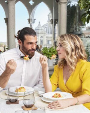 Claudia Gerini Instagram - Eccoci qui❤️🌼🌹rigorosamente😊@dececco_pasta @canyaman  @unodiloro