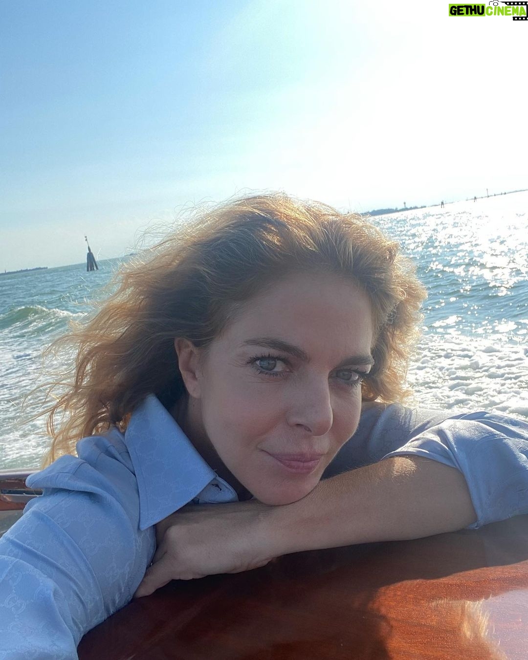 Claudia Gerini Instagram - Perché a Venezia ci si sente sempre un po’ speciali….#venezia79 @labiennale