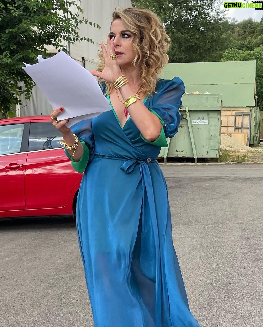 Claudia Gerini Instagram - La maga Cecilia che cerca ispirazione per diventare se stessa @europictures_ #actress #cinema