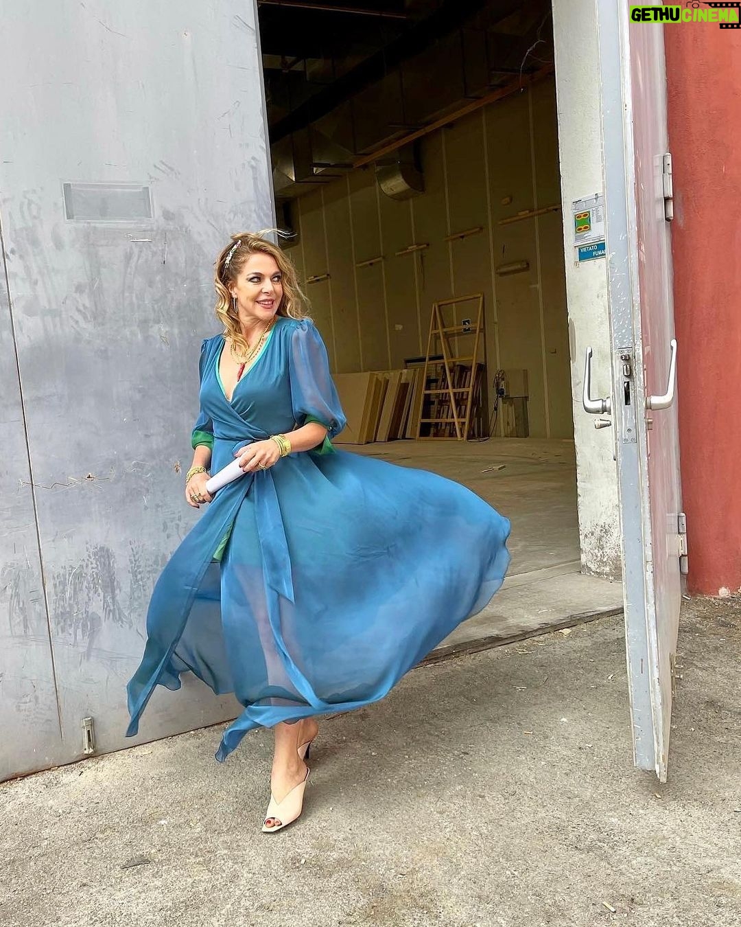 Claudia Gerini Instagram - La maga Cecilia che cerca ispirazione per diventare se stessa @europictures_ #actress #cinema