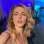 Claudia Gerini Instagram - #cinema #margherita @massimilianobruno2020 #set grazie per questo giro di giostra!!