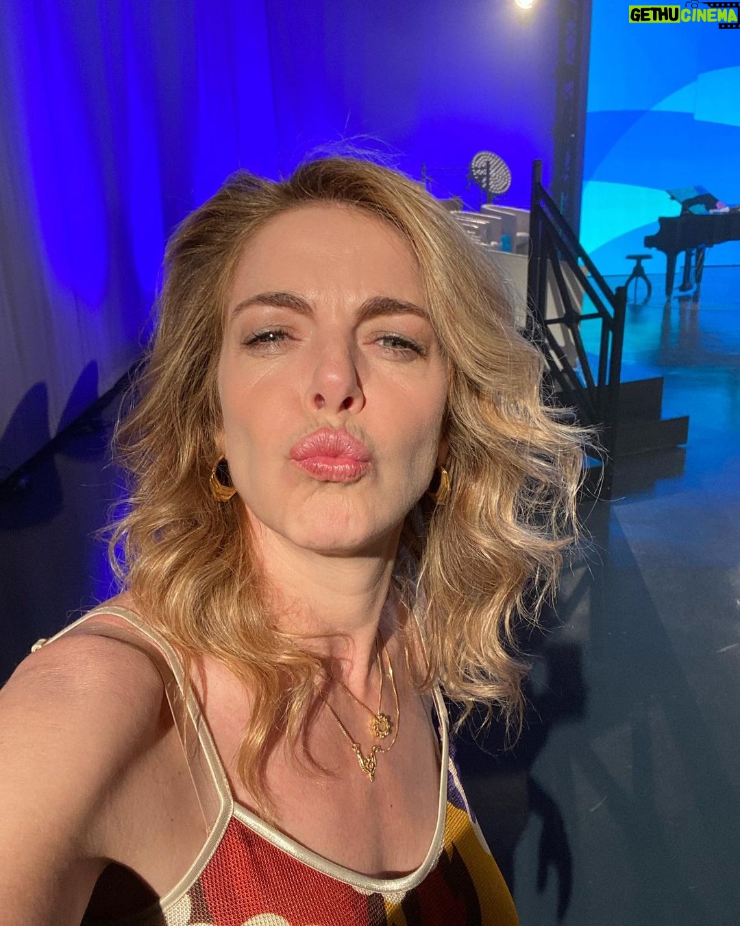 Claudia Gerini Instagram - #cinema #margherita @massimilianobruno2020 #set grazie per questo giro di giostra!!