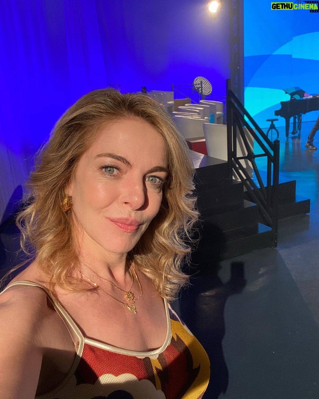 Claudia Gerini Instagram - #cinema #margherita @massimilianobruno2020 #set grazie per questo giro di giostra!!