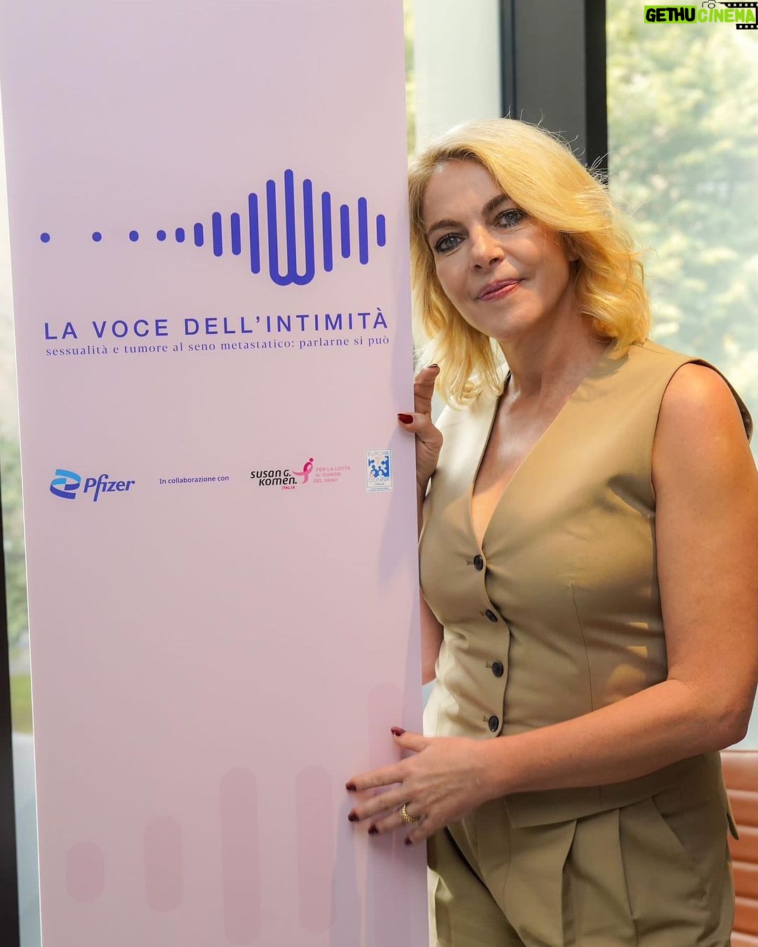 Claudia Gerini Instagram - Ieri ho partecipato alla Conferenza stampa di una campagna a cui tengo molto e di cui sono fiera di essere testimonial: “La voce dell’intimità”. Un’iniziativa promossa da Pfizer Italia e realizzata in collaborazione con le associazioni @europadonnaitalia e @komenitalia che mira a rompere il silenzio su un grandissimo tabù che mette a disagio moltissime donne: sessualità e tumore al seno metastatico. Lavorare al progetto è stato emozionante: ho avuto modo di ascoltare non solo le storie delle pazienti, i loro desideri, bisogni e timori, ma anche gli esperti che le hanno affiancate in questa esperienza. Perché parlare di sessualità e tumore al seno metastatico si può, anzi si deve. #lavocedellintimita