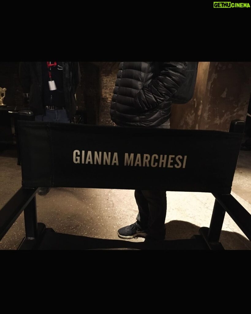 Claudia Gerini Instagram - Sule set di #johnwick2 #memories nel camper appena pronta … Gianna ready to go