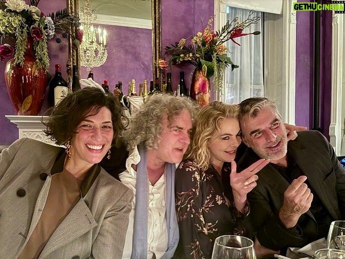 Claudia Gerini Instagram - About last night…. Una cena di Thanksgiving imporovvisata! Con le mie figlie e molti amici con figli… eccomi con Orsola,Fabio e Chris il mitico Mr Big di Sex and the city #gratitude #nyc #friendstvvideos East Village, New York, New York