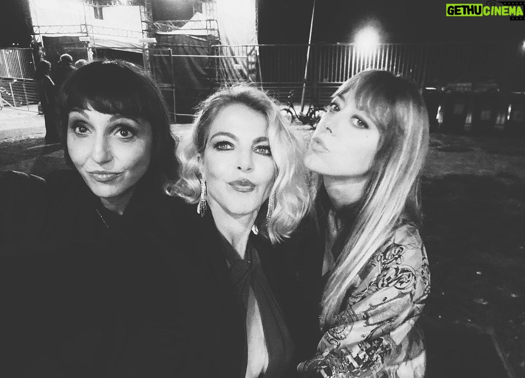 Claudia Gerini Instagram - @solisstringquartet stasera che sera , concerto Qualche Estate fA @jazzimage_ grazie amiche🥰 @federicatosi @elecollection ❤️