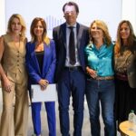 Claudia Gerini Instagram - Ieri ho partecipato alla Conferenza stampa di una campagna a cui tengo molto e di cui sono fiera di essere testimonial: “La voce dell’intimità”. Un’iniziativa promossa da Pfizer Italia e realizzata in collaborazione con le associazioni @europadonnaitalia e @komenitalia che mira a rompere il silenzio su un grandissimo tabù che mette a disagio moltissime donne: sessualità e tumore al seno metastatico. Lavorare al progetto è stato emozionante: ho avuto modo di ascoltare non solo le storie delle pazienti, i loro desideri, bisogni e timori, ma anche gli esperti che le hanno affiancate in questa esperienza. Perché parlare di sessualità e tumore al seno metastatico si può, anzi si deve. #lavocedellintimita