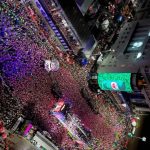 Claudia Leitte Instagram - Vire o celular assista. Tá valendo o #TBT de #OcarnavalDaMinhaVida, da sua vida, porque o dia de hoje já já acaba, né?