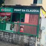 Claudia Leitte Instagram - Pra você que é neurotípico (a), esse post não tem o mínimo de cabimento. 😂 Parece uma colcha de retalhos. Para mim, tem forte conexão emocional. Um quebra-cabeça encaixadinho. Mas, devo confessar que foi bem aleatório. Então, nem vou me dar ao trabalho de fazer uma legenda cheia de nexo. Apenas uma dica da coach aqui: JESUS é O Caminho, A Verdade e A vida! 😉 Ps. Rodriguinho saiu do BBB ontem, caso você não saiba.