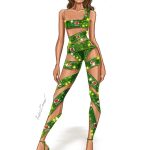 Claudia Leitte Instagram - Eu não vivo pelo que vejo… … e agora que sei disso, no desabrochar dessa consciência novinha em folha, ganho novas asas… e garras, penas, bico… tudo zero-bala. 🤭 … Lá, onde nascem os sonhos, há uma fonte… … comecei a escrever algo, parafraseando Scarlet Ohara- “Jamais sentirei ‘sede’ novamente”- eis que meu marido adentra o quarto, impaciente, dizendo que precisamos fazer uma limpeza lá fora. Lembrei que tem “coisa” de Davi pra resolver, que a camisa da farda de Bela está pequena e Rafael entrou naquela fase de não querer mais me beijar antes de sair. Preciso me arrumar pra uma reunião e voltar para o dentista. “… La vida és um carnaval…” (Célia Cruz) Já já eu volto pro Carnaval da Minha vida (Milk, Claudia) Tome leite. 🎡🎠🧸😏