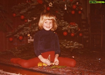 Claudia Schiffer Instagram - Twas the night before Christmas… ❤️