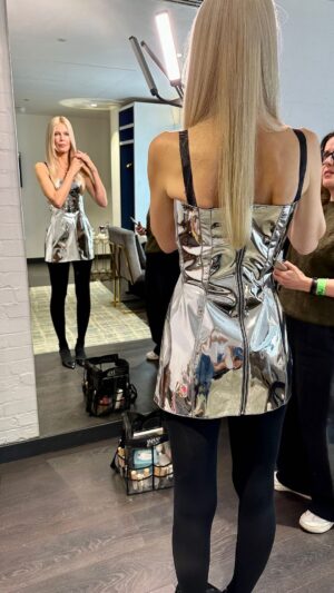 Claudia Schiffer Instagram - Backstage fun at @thejonathanrossshowofficial ❤️ Your favorite cat might have made an appearance 😉