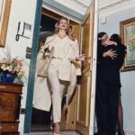 Claudia Schiffer Instagram - Chic Halloween Inspo 👻