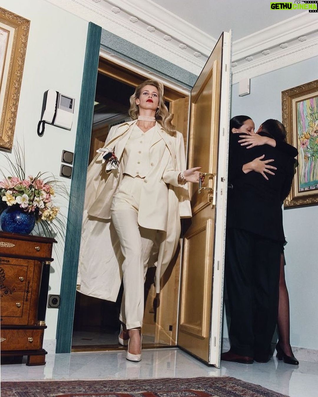 Claudia Schiffer Instagram - Chic Halloween Inspo 👻