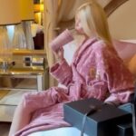 Claudia Schiffer Instagram - Thank you @donatella_versace for the surprise gifts 💗