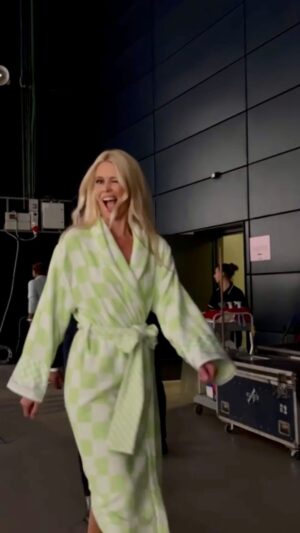 Claudia Schiffer Instagram - Come with me behind the scenes of the @versace show ♥️ What a special day!