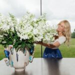 Claudia Schiffer Instagram - Flowers are (also) a girl's best friend ☁️🦋