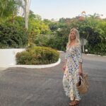 Claudia Schiffer Instagram - Holiday looks 🌴