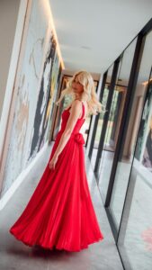 Claudia Schiffer Instagram - A moment for the dress @dolcegabbana 💃🏼