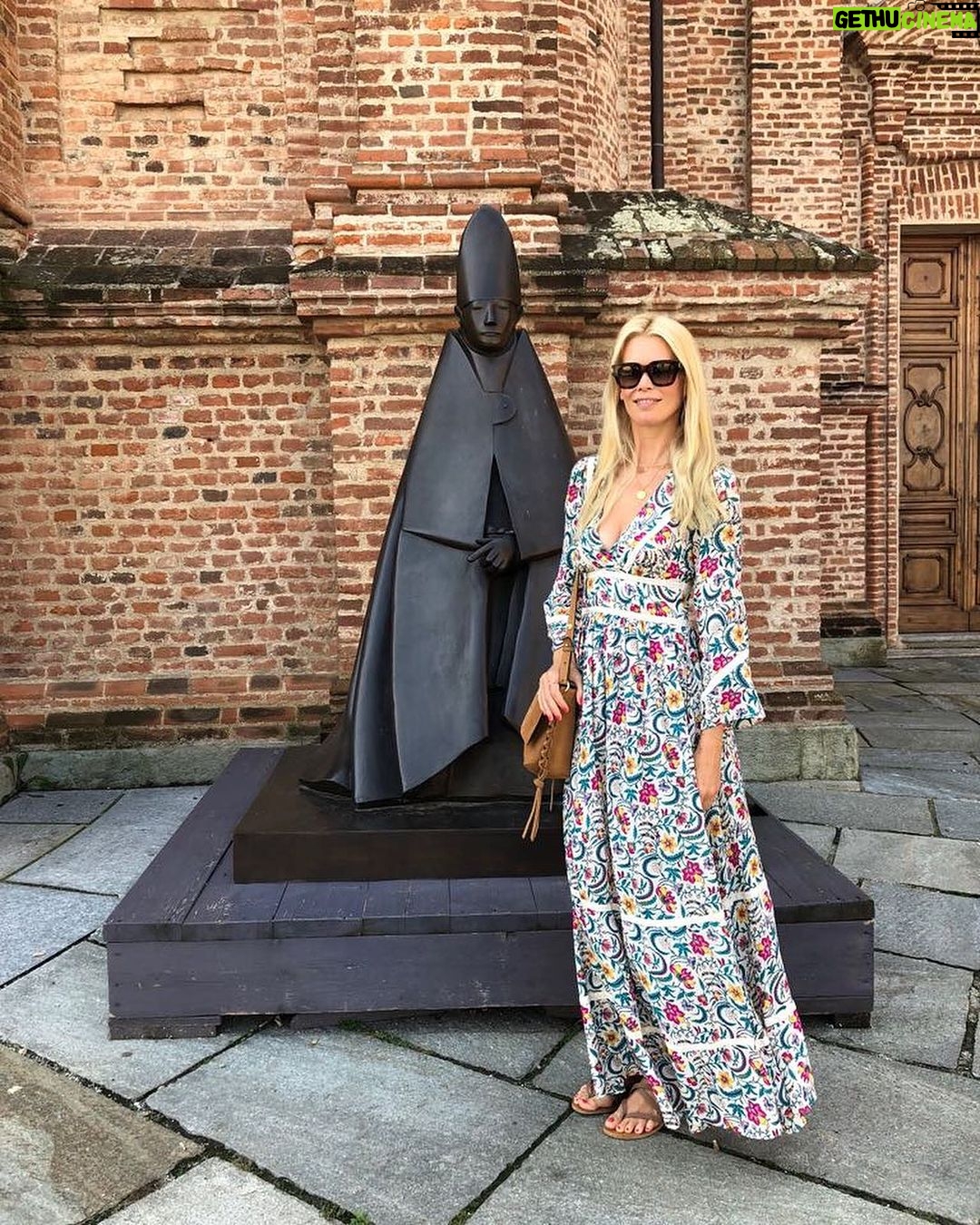 Claudia Schiffer Instagram - Exploring Italy and all of its beautiful art and architecture. Turin, Italy