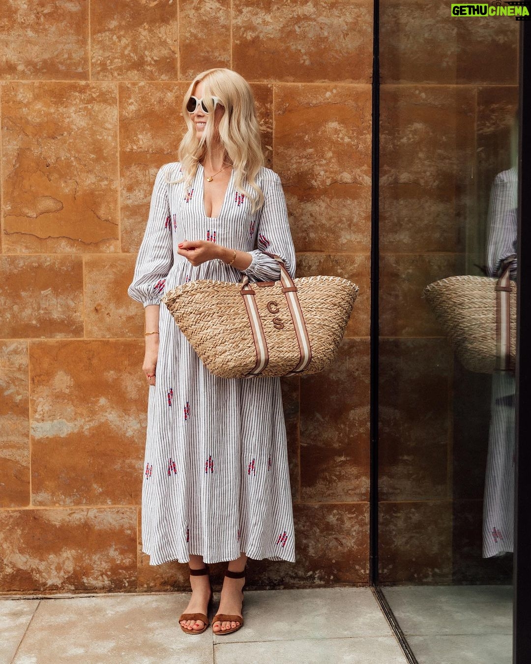 Claudia Schiffer Instagram - My favourite summer bag.