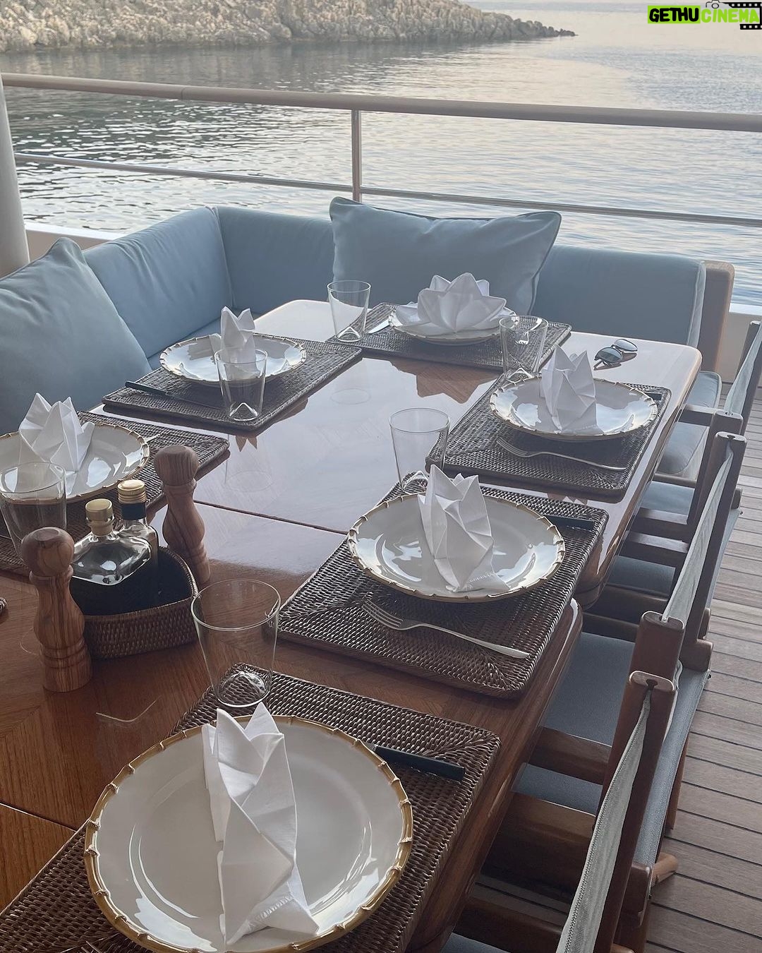 Claudia Schiffer Instagram - Dinner on deck and water taxi in Greece with @uta_hus ❤️