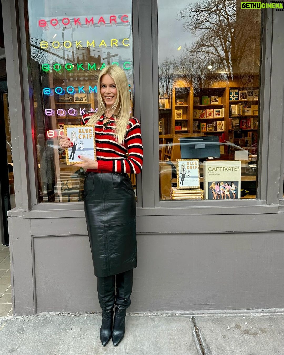 Claudia Schiffer Instagram - More amazing moments from my visit to @thebookmarc to sign copies of @chipthecat’s new book “Blue Chip: Confessions of Claudia Schiffer’s Cat” ❤️ New York, New York