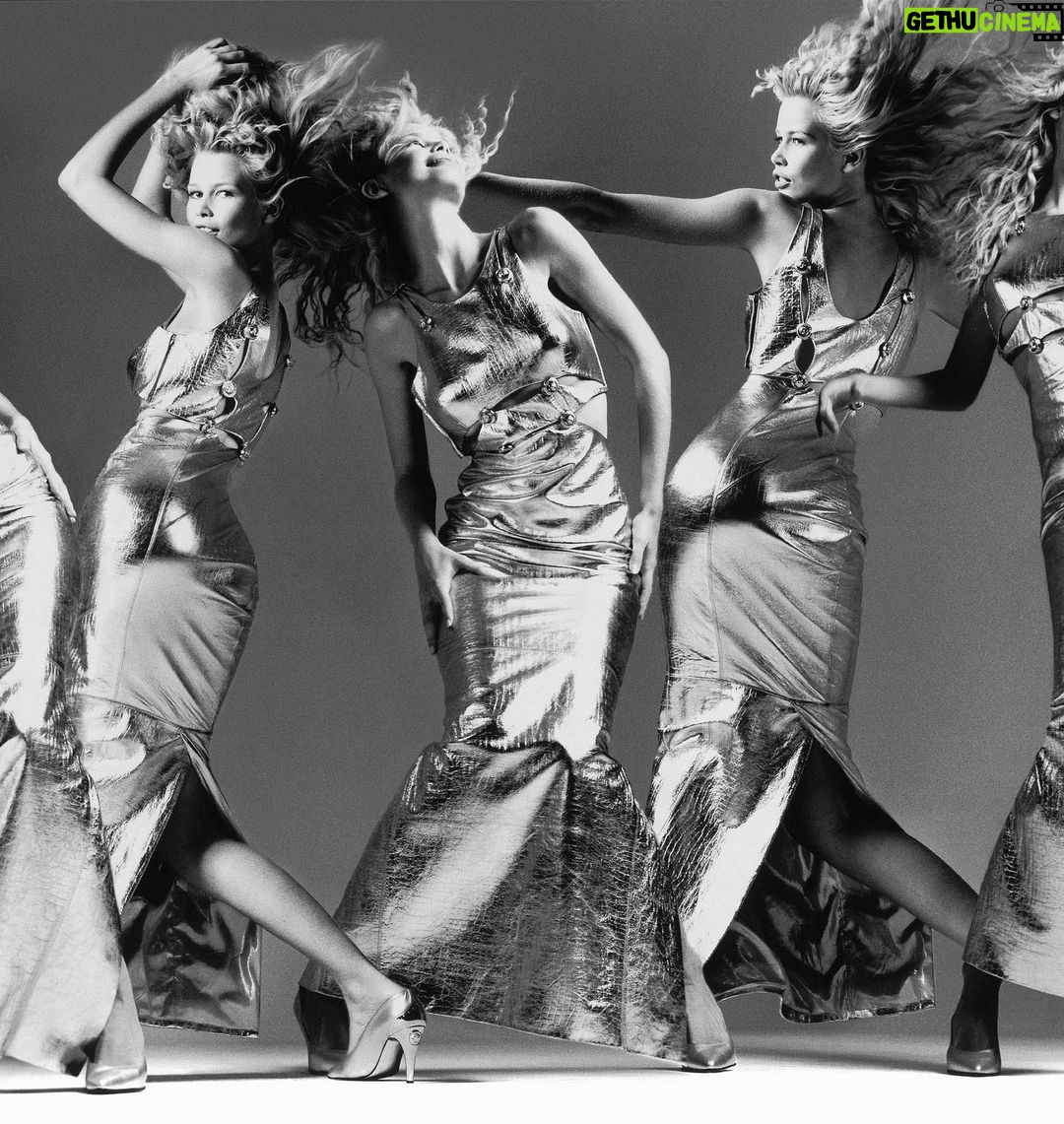Claudia Schiffer Instagram - A shot from my 1994 Versace campaign taken by the icon Richard Avedon! Featured in the exhibition ‘Avedon 100’, which opens today at @gagosian in NYC. @avedonfoundation #Avedon100